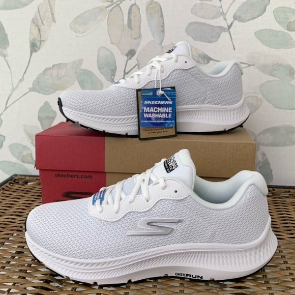 #01 Skechers GO RUN Consistent™ Engaged  2.0 White Tennis Shoes 9 Athletic NIB - Picture 3 of 7
